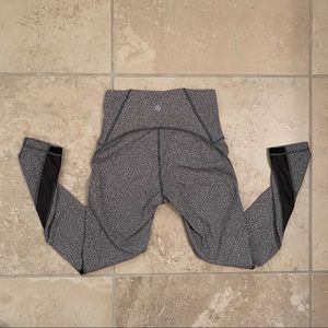 Like new size 4 Lululemon Train Times 7/8